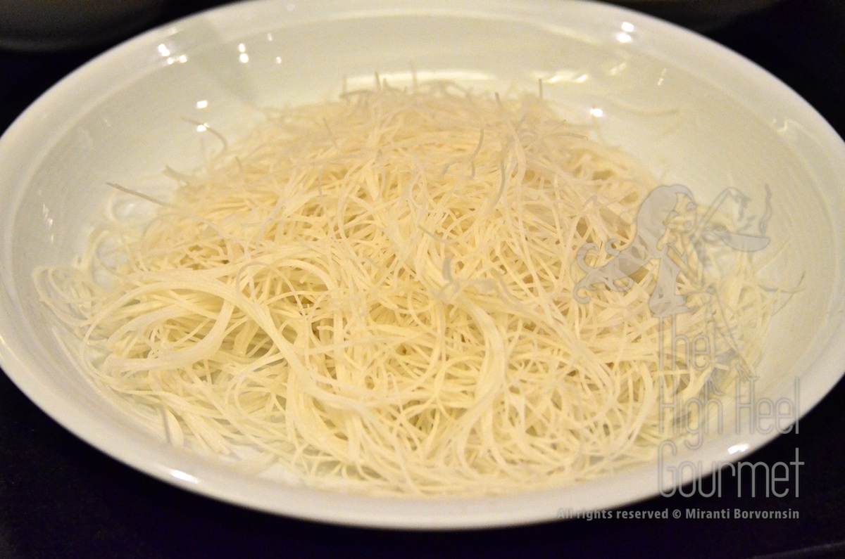 Authentic Thai Guay Tiew Rad Na - Rice Noodles in Gravy with Meet and Broccoli by The High Heel Gourmet 3 (1)