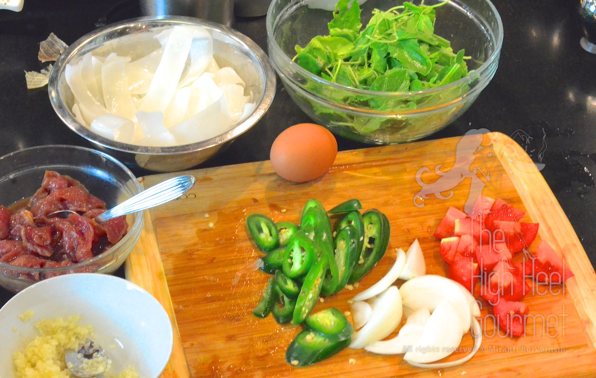 Authentic Thai Pad Kee Mao - spicy drunken noodles ingredients