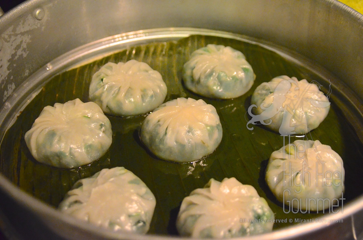 Steam Garlic Chive Dumplings, Kanom Gu Chai by The High Heel Gourmet 39