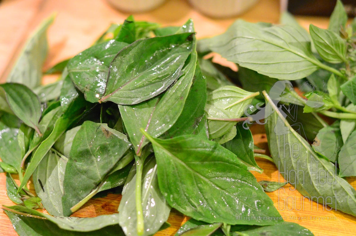 Thai Green Curry Paste ingredients basil leaves