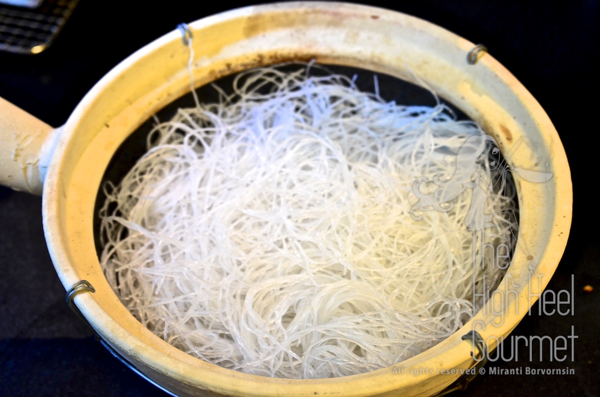 The shrimp-prawn baked in clay pot with glass noodles Goong Ob WoonSen 9