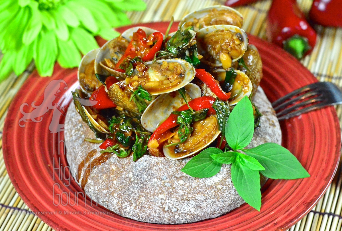 Clams in Spicy Thai Chili Jam Sauce and Basil - Hoi Lai Pad Nam Prik Pao by The High Heel Gourmet 1