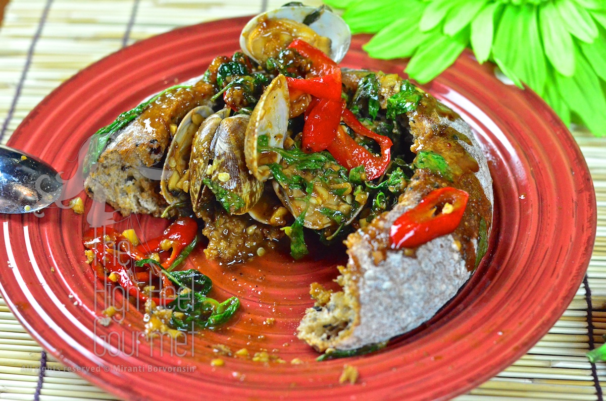 Clams in Spicy Thai Chili Jam Sauce and Basil - Hoi Lai Pad Nam Prik Pao by The High Heel Gourmet 5