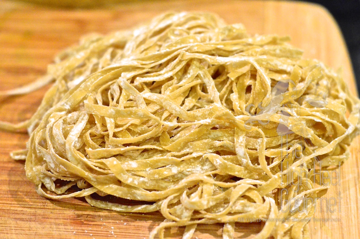 Pick the flat thin ribbon like egg noodles for Kao Soi.