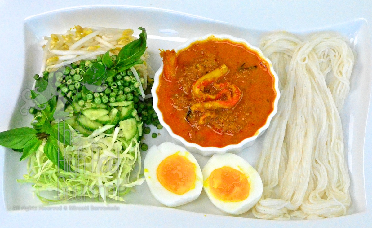 Southern Thai Rice Noodled Salad with Curry Sauce - Kanom Jeen Nam Ya Tai by The High Heel Gourmet 11