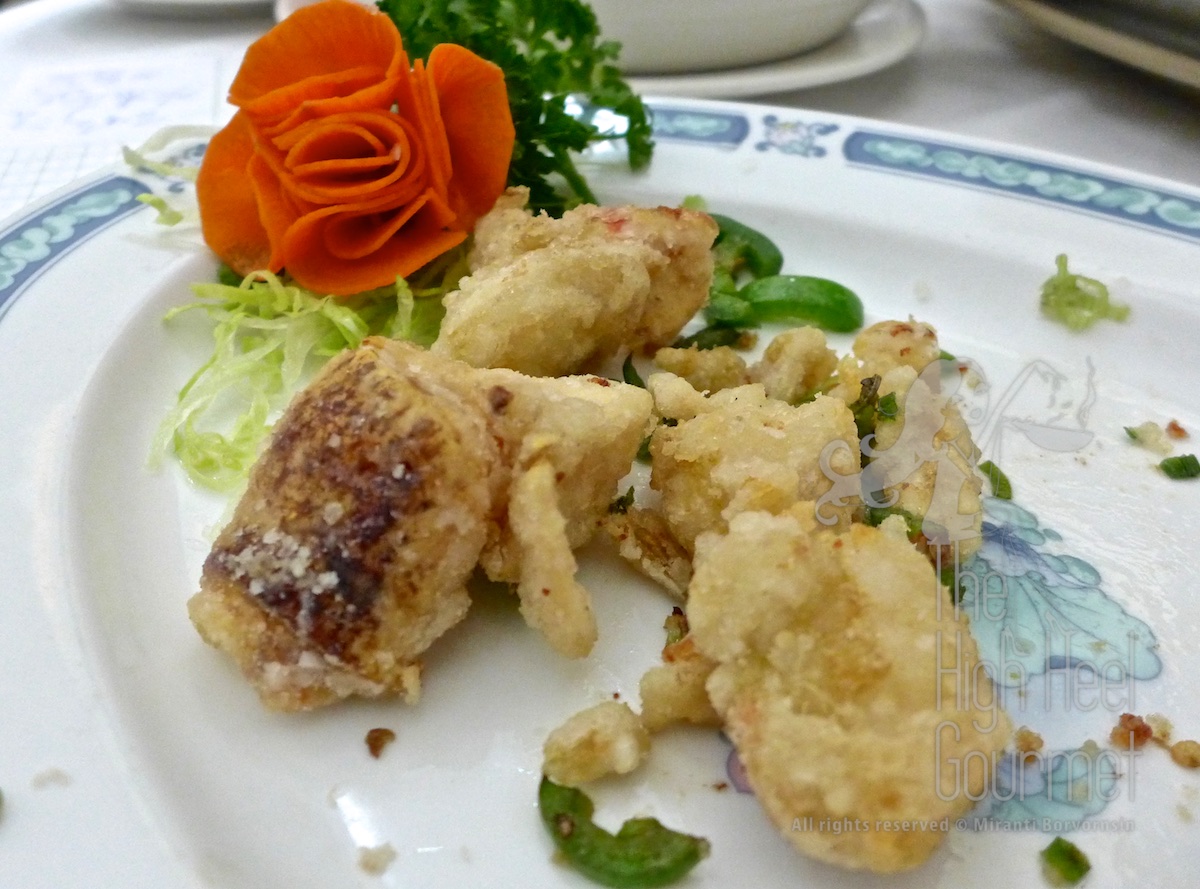 The knuckles are fried with garlic, pepper salt. It was so good I forgot to take picture of the full plate. Who want to touch the camera when you hands are dirty, right?