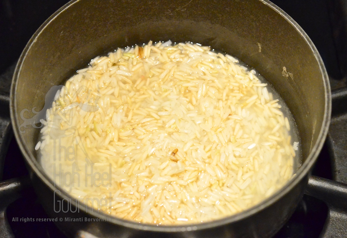 Add the white rice and the right amount of water.